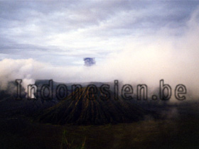 Vulkan Mount Bromo Indonesien. Dieses Foto von dem Vulkan, dass habe ich in den frühen Morgenstunden vor Sonnenaufgang gemacht. Bei meiner nächsten Reise nach Indonesien, da will ich unbedingt länger da bleiben und auch die anderen Vulkane besteigen.