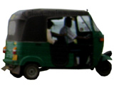Taxi in Sri Lanka für das man nur ein paar Cent bezahlen muss und man ist beinahe an der frischen Luft wenn die Abgase nicht wären.
